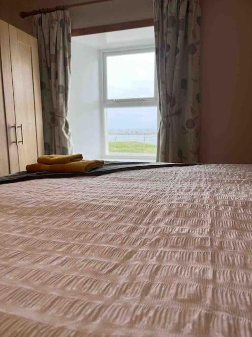 2 Bedroom House Overlooking Pierowall Bay, Westray Экстерьер фото